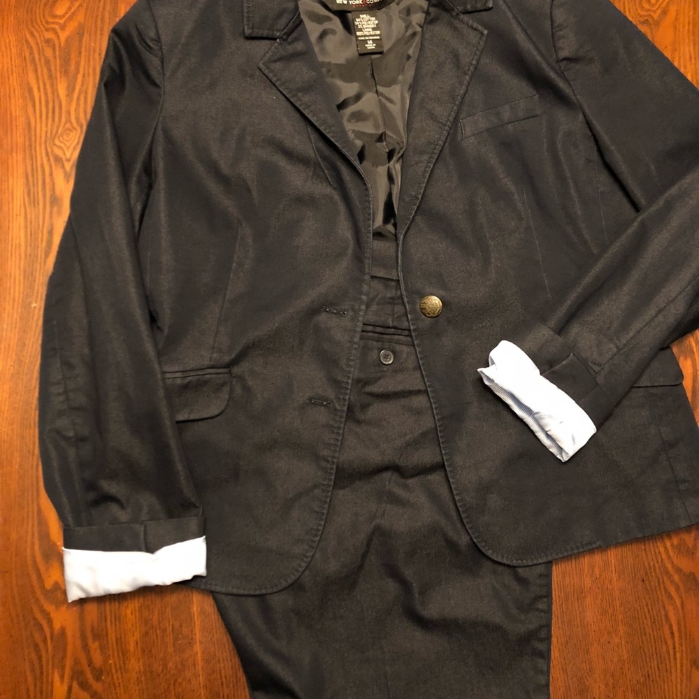 Navy Blue Pant Suit New York & Company size 14-16